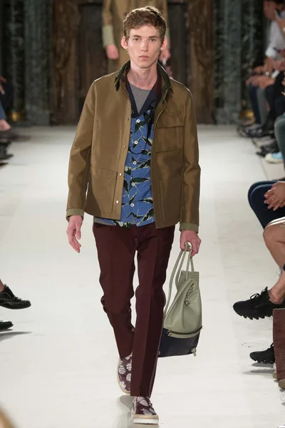 Look 13